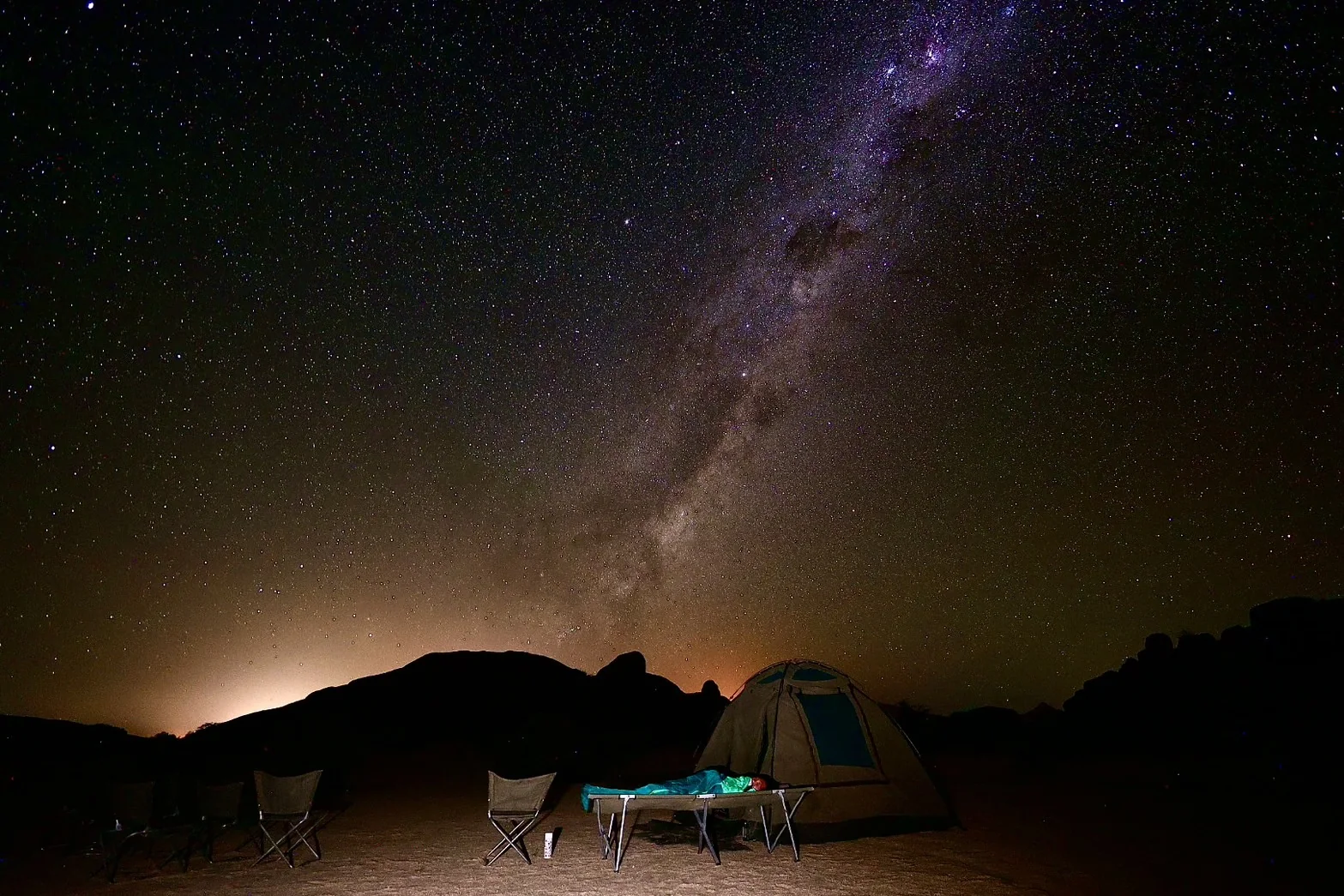 Spitzkoppe 巨石荒野中的帳篷營地